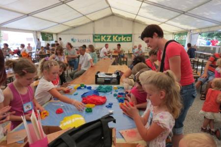 KNOBLEHARJEVO 2012- Otroški živ žav 38